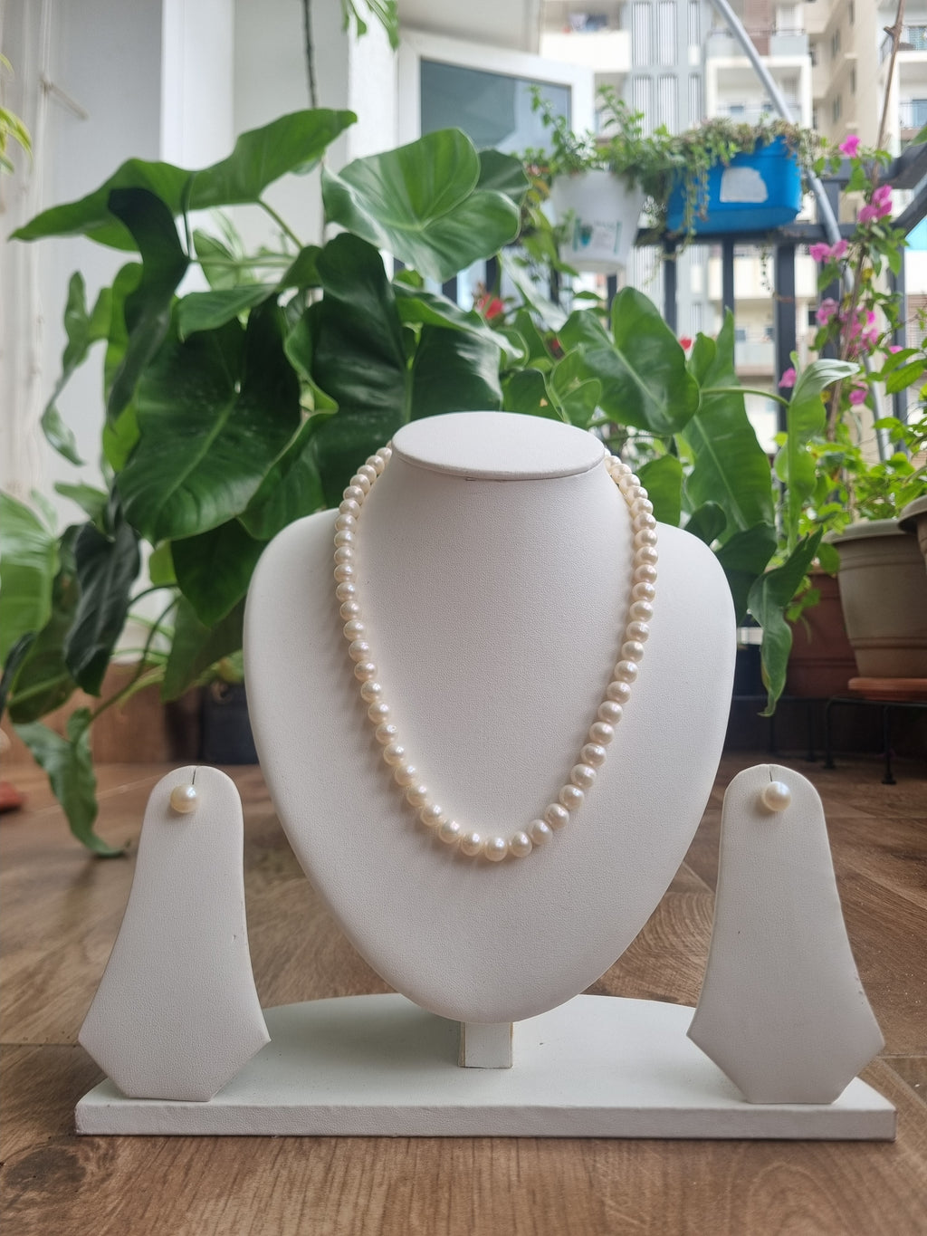 Single Layer Ivory colour Round Pearl Necklace with Tops