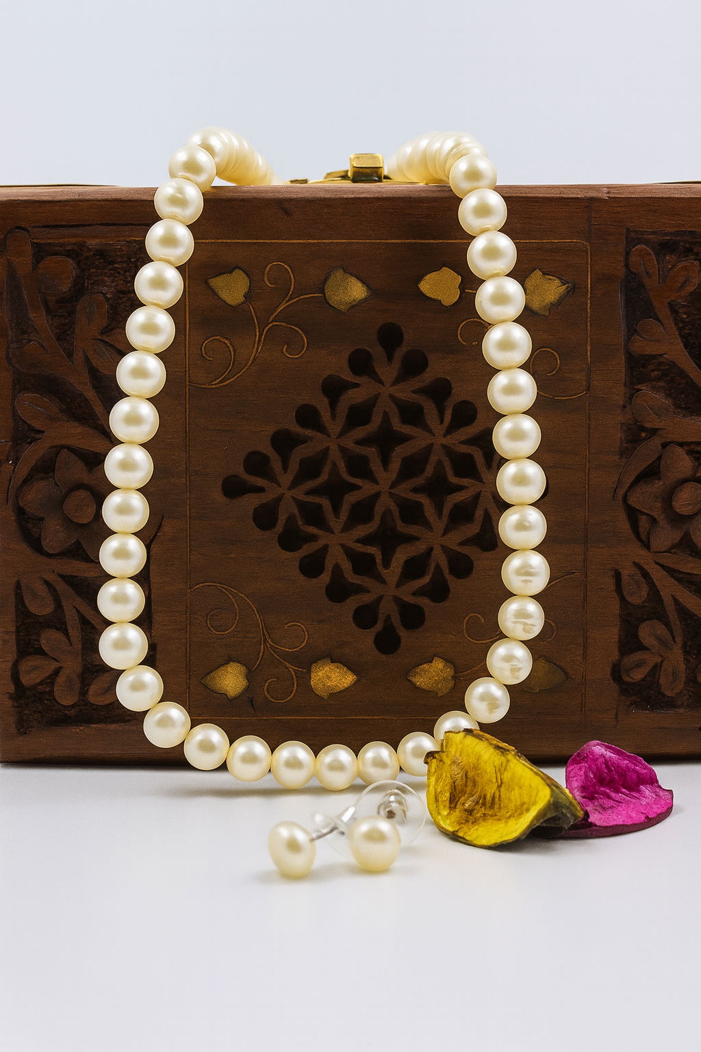 White Round pearl Necklace with Tops
