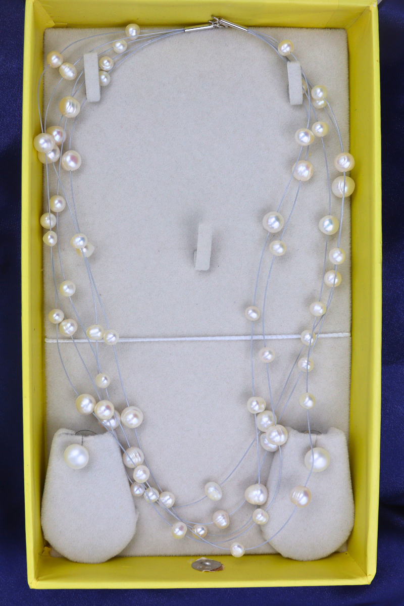5 String White Oval Pearl Necklace with Tops